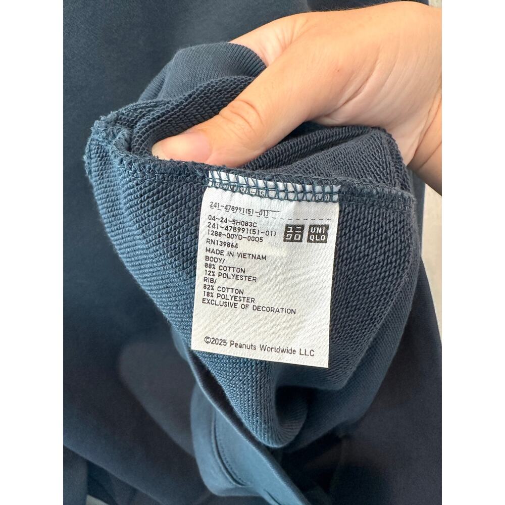 UNIQLO UT Peanuts Snoopy Varsity P Crewneck Graphic Sweatshirt Navy Blue Large - Picture 8 of 9